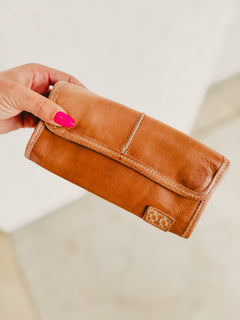 Bedstu Canton leather wallet with magnetic closure, card holders, and zipper compartments.