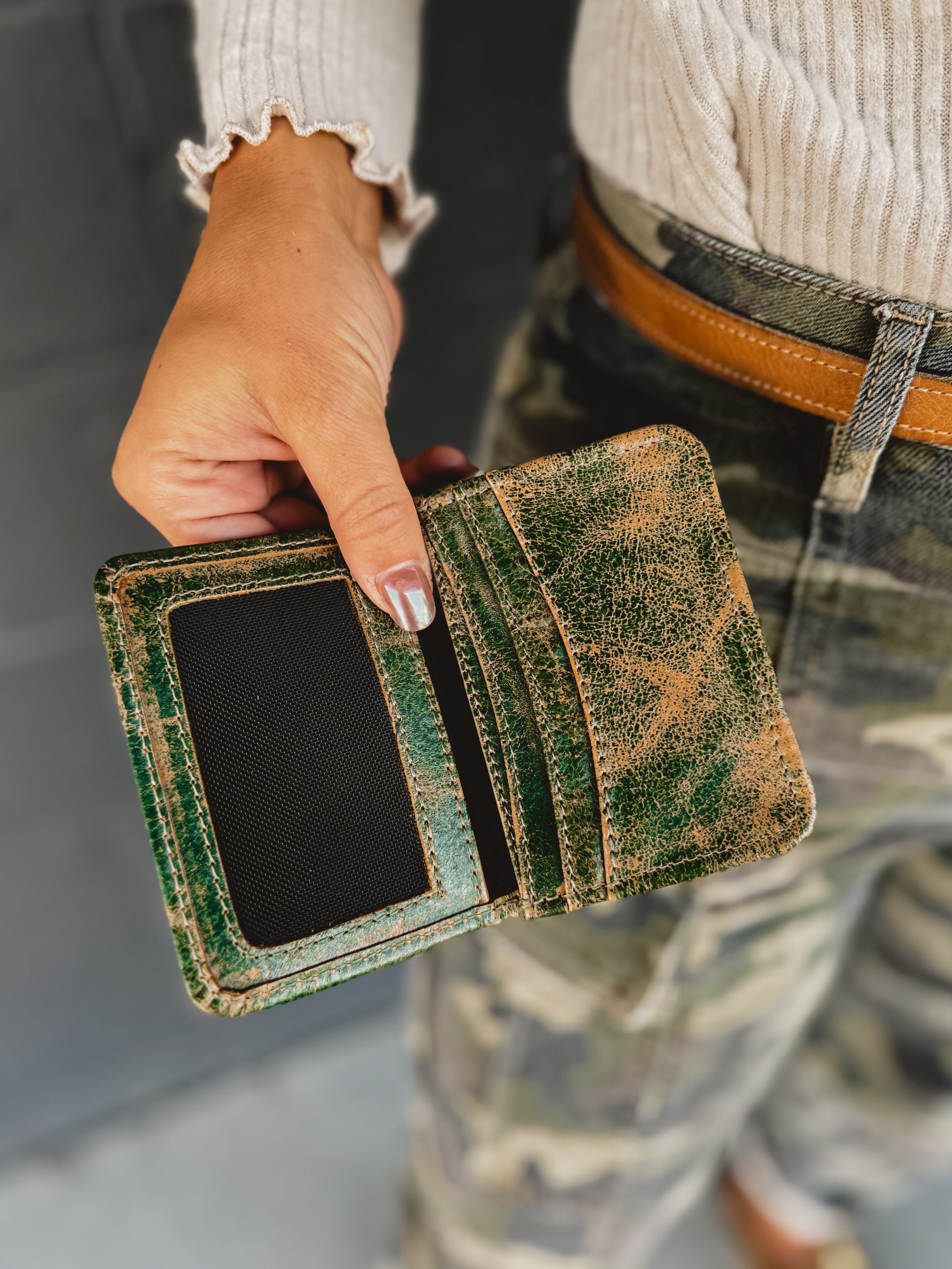 Green leather compact card holder made by Bedstu.