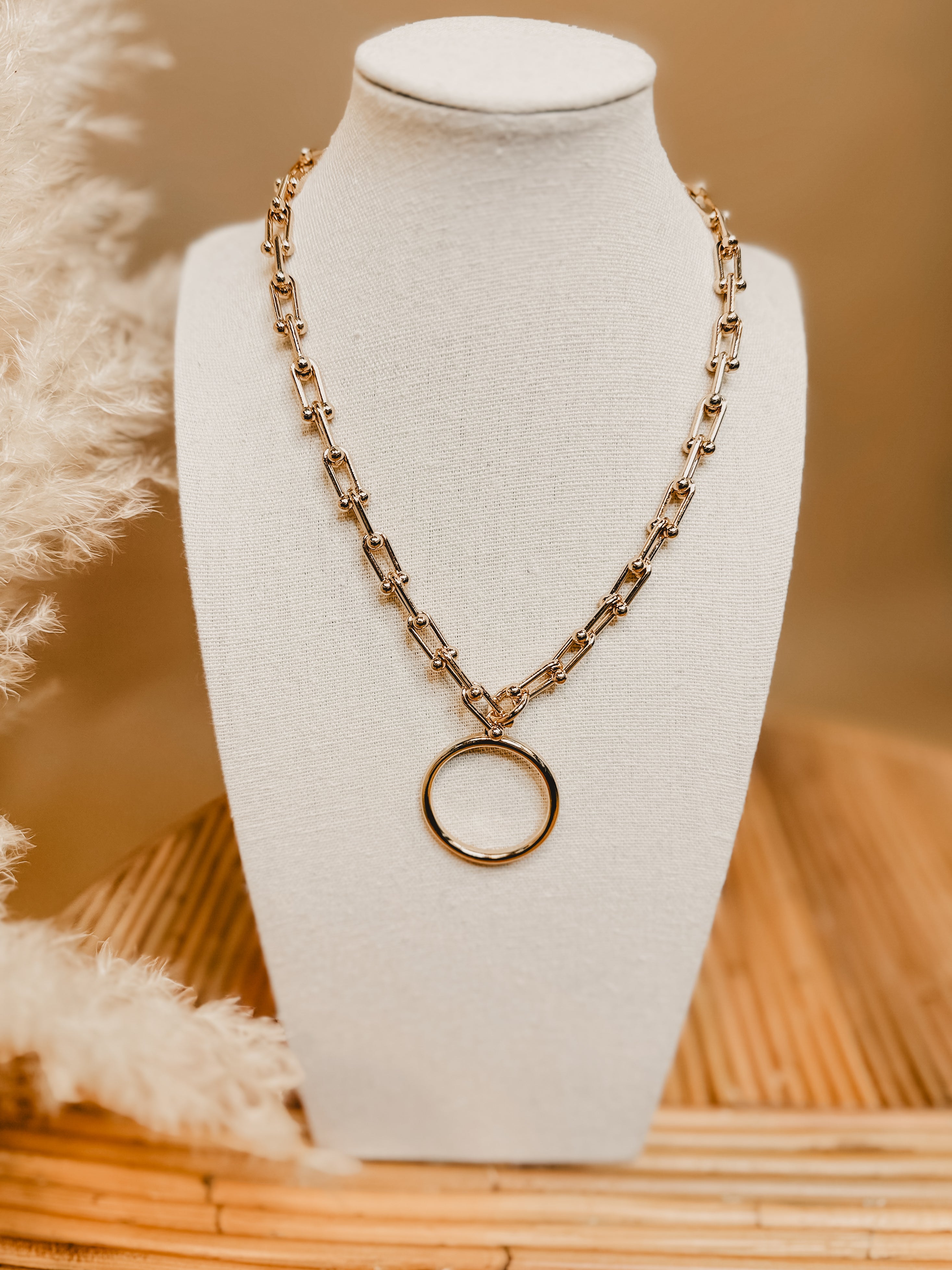 U Link Circle Pendant Necklace - Lace and Grace Boutique