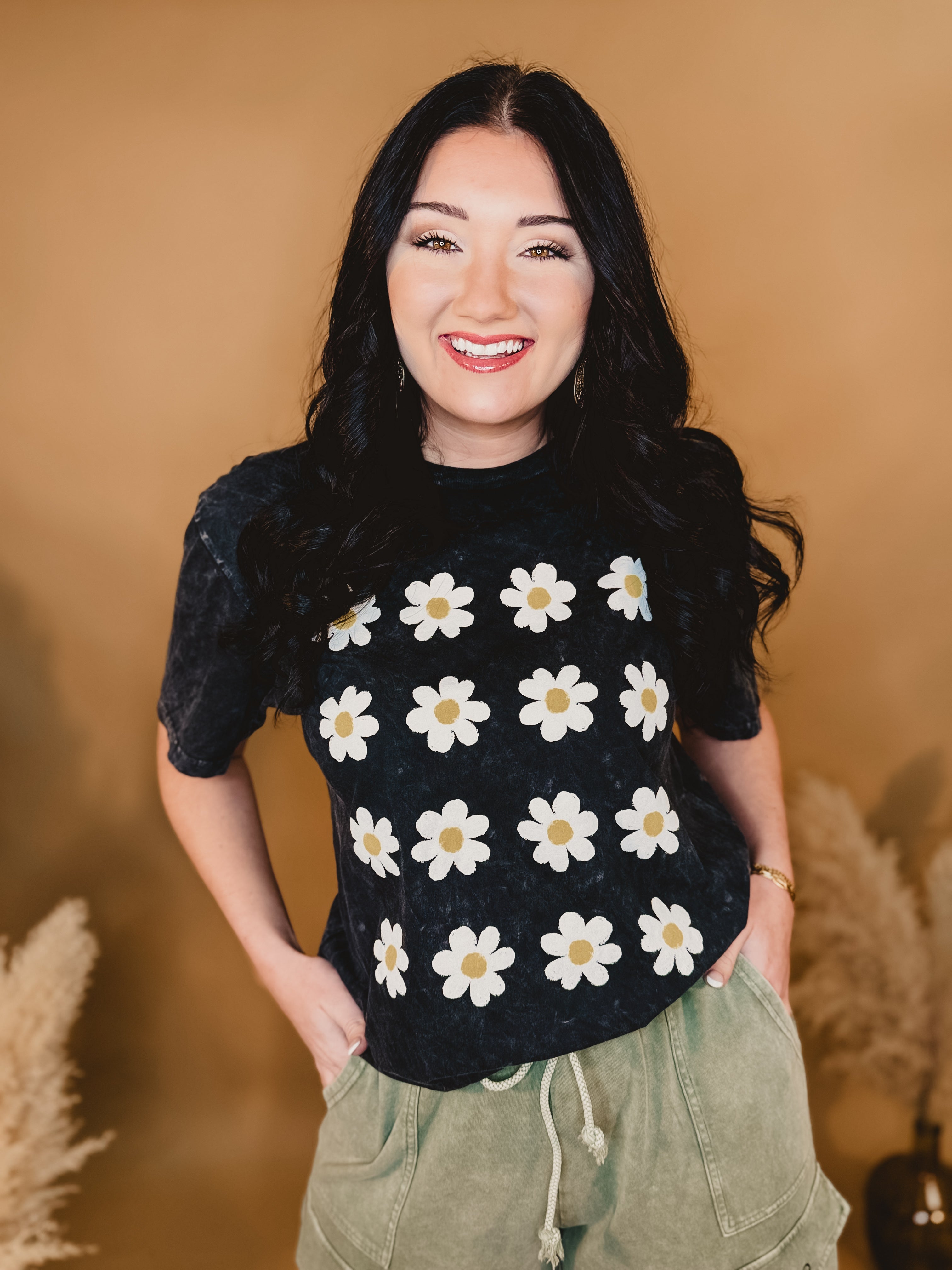 Daisy Vintage Graphic Tee - Black - Lace and Grace Boutique