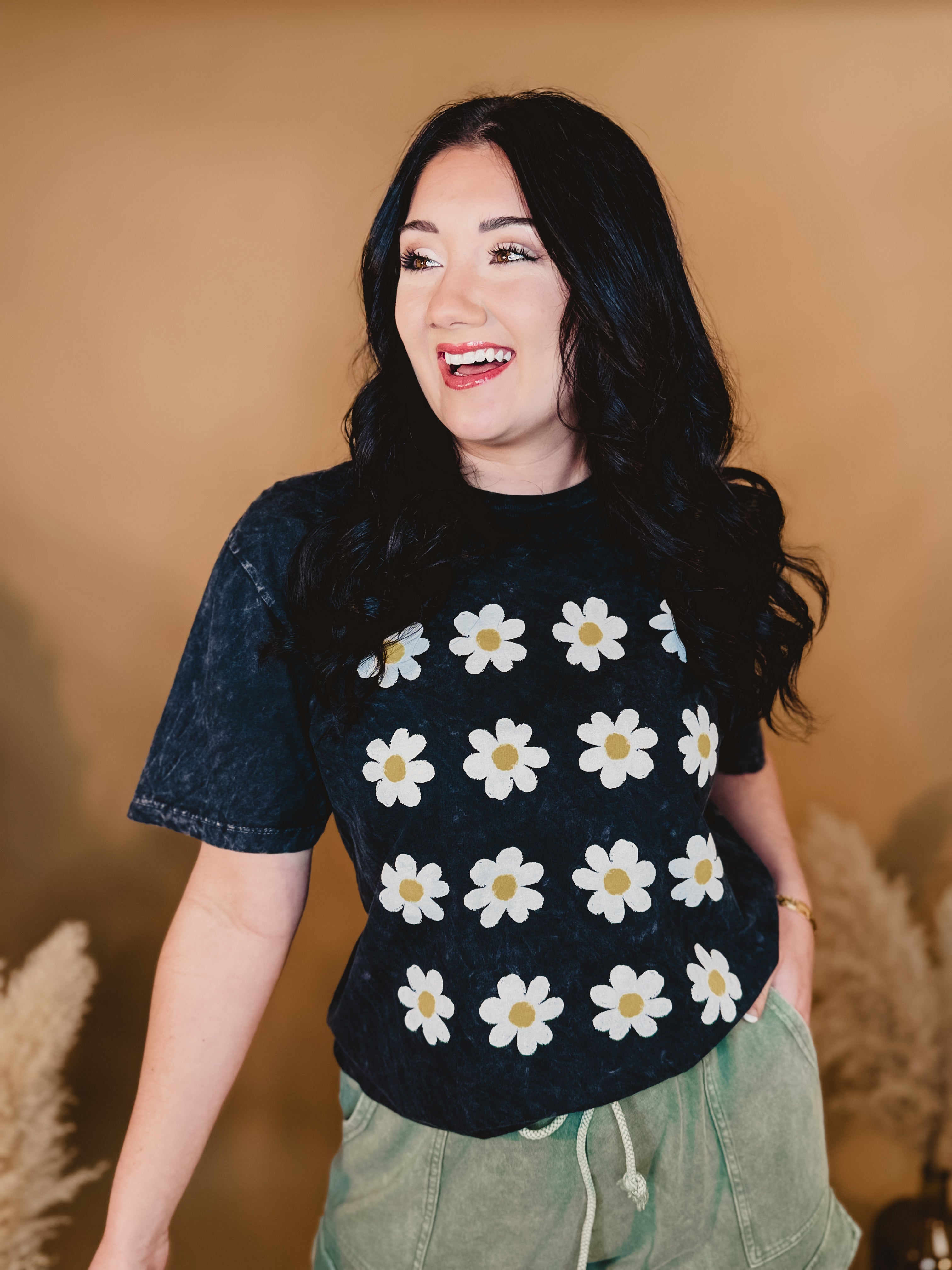 Daisy Vintage Graphic Tee - Black - Lace and Grace Boutique