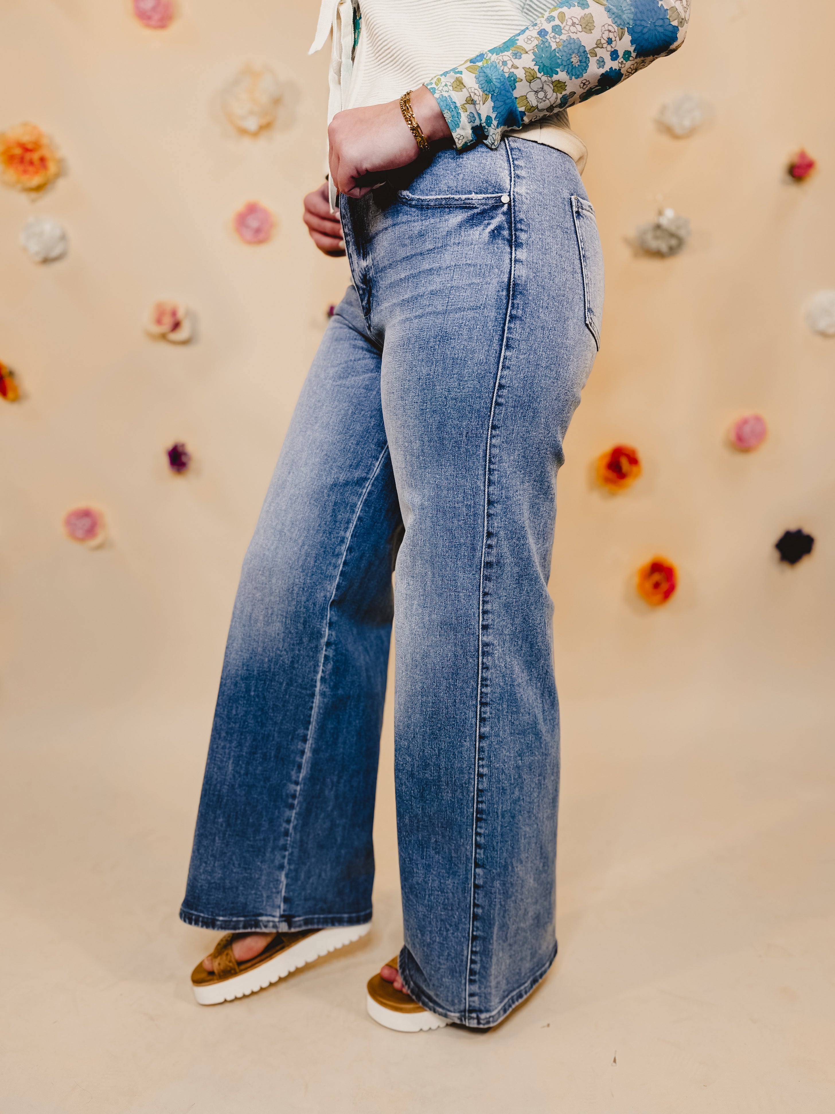 Annie Comfort Stretch High Rise Wide Leg Jeans - Lt Denim - Lace and Grace Boutique