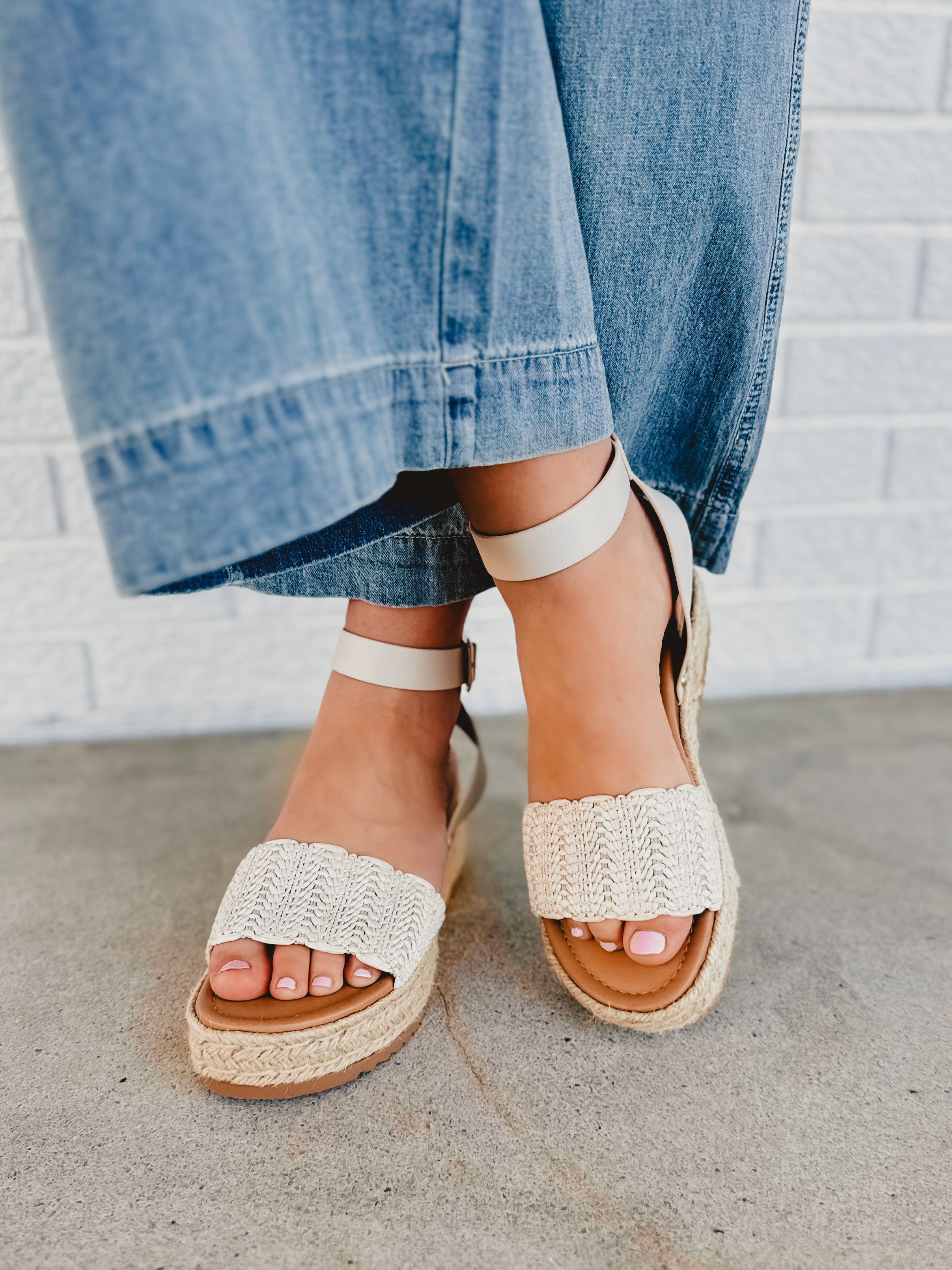 Wavy Raffia Platform Sandal - Bone - Lace and Grace Boutique