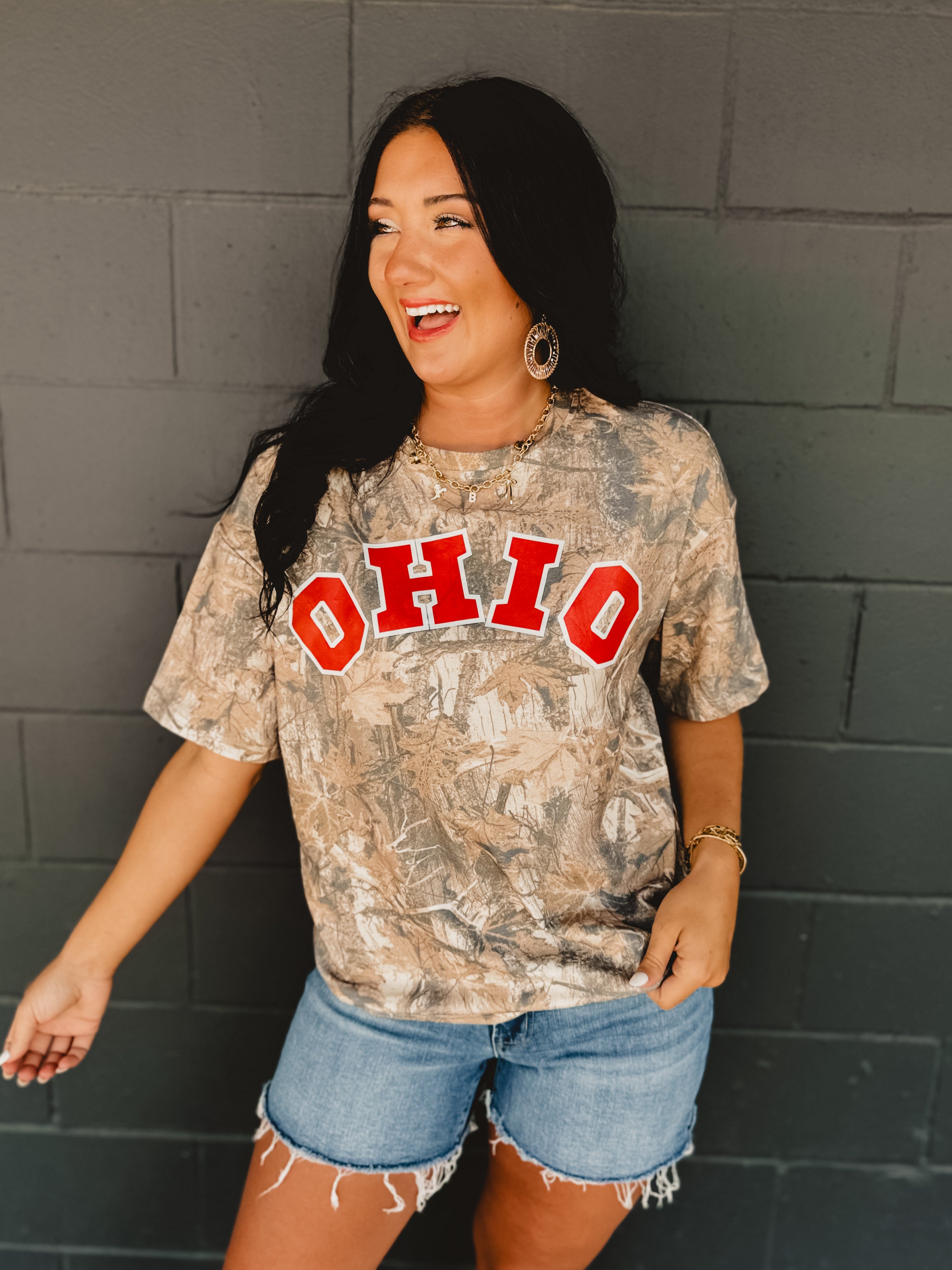 Round neck "Ohio" camo graphic short sleeved tee.