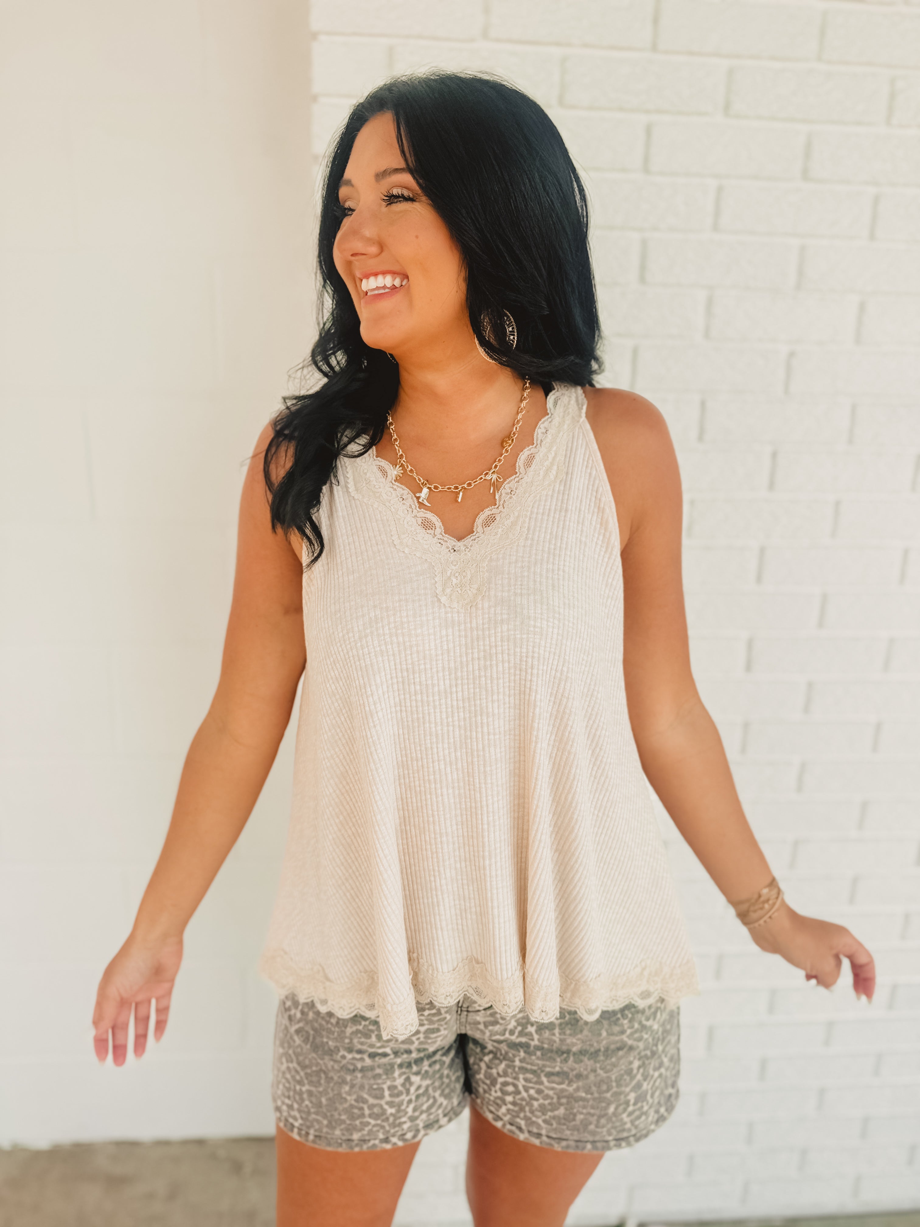 Scoop neck lace trim flowy tank top in oat.