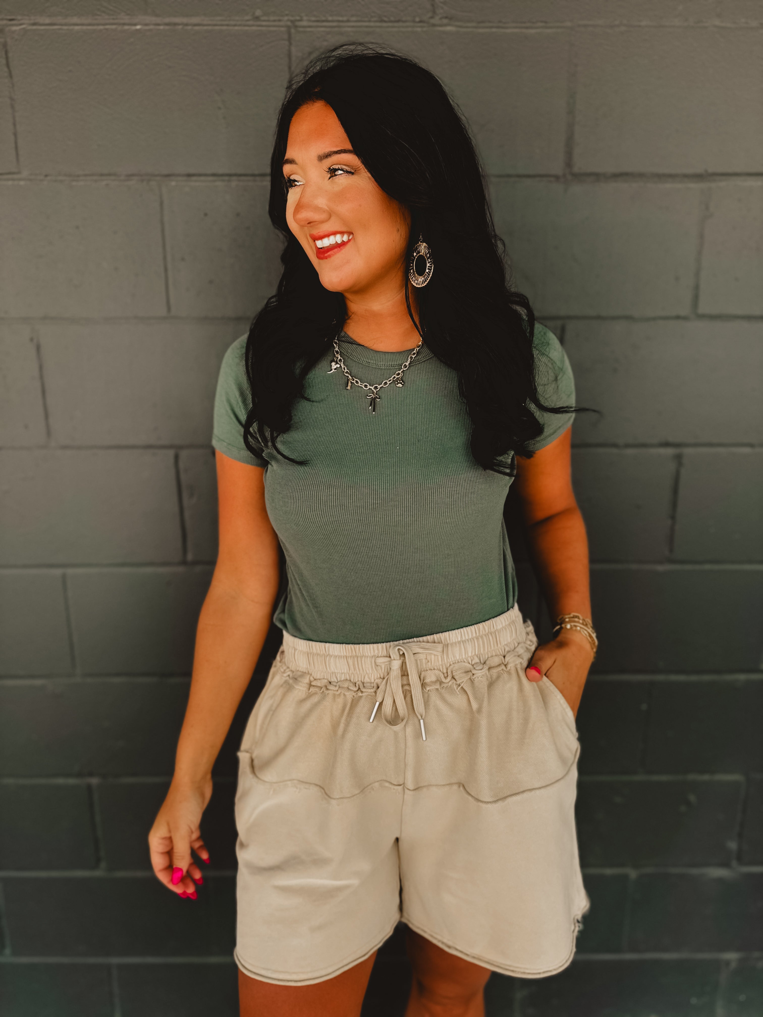 Round neck short sleeve ribbed material top in teal green.