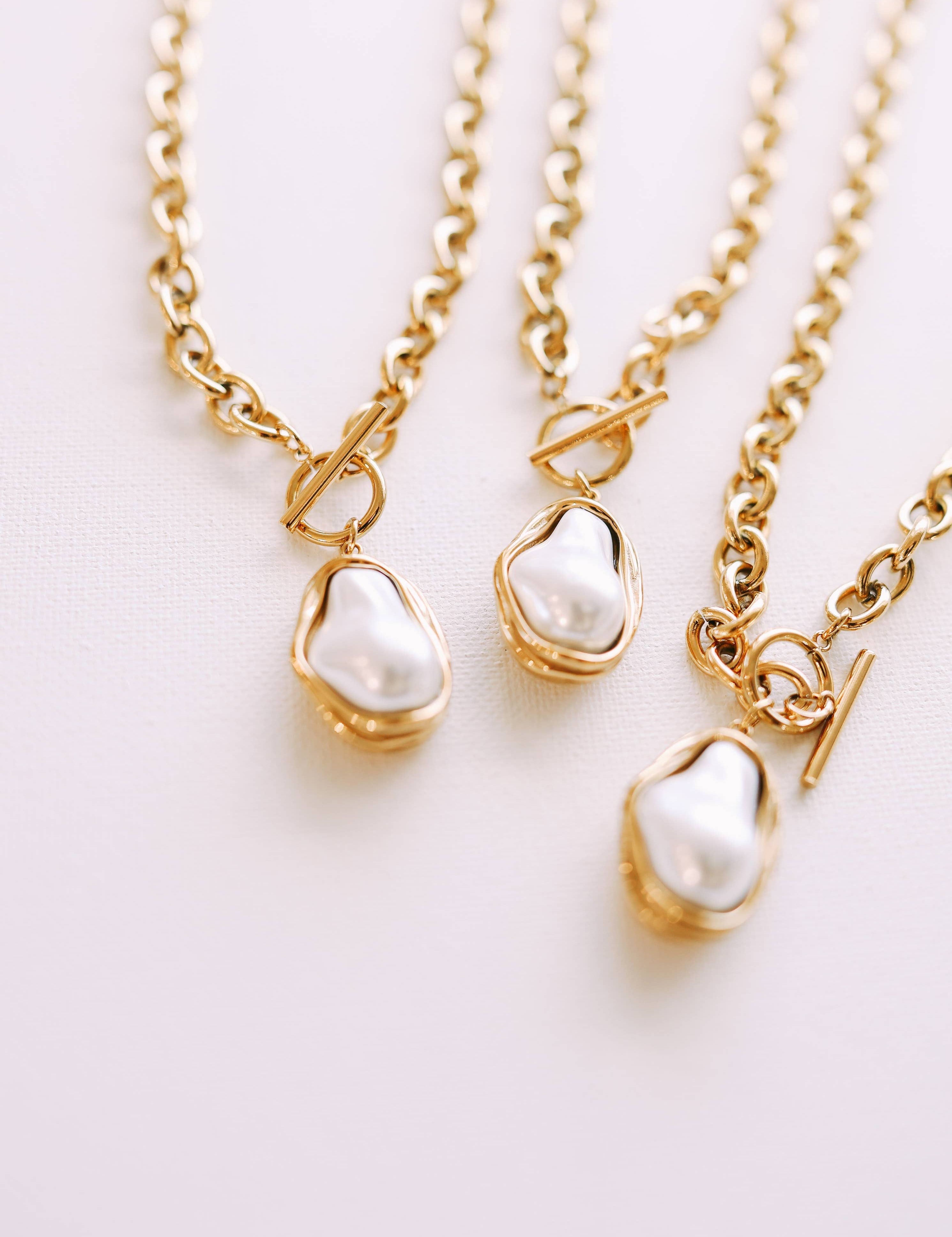 Statement Pearl Pendant Chain Necklace - Lace and Grace Boutique