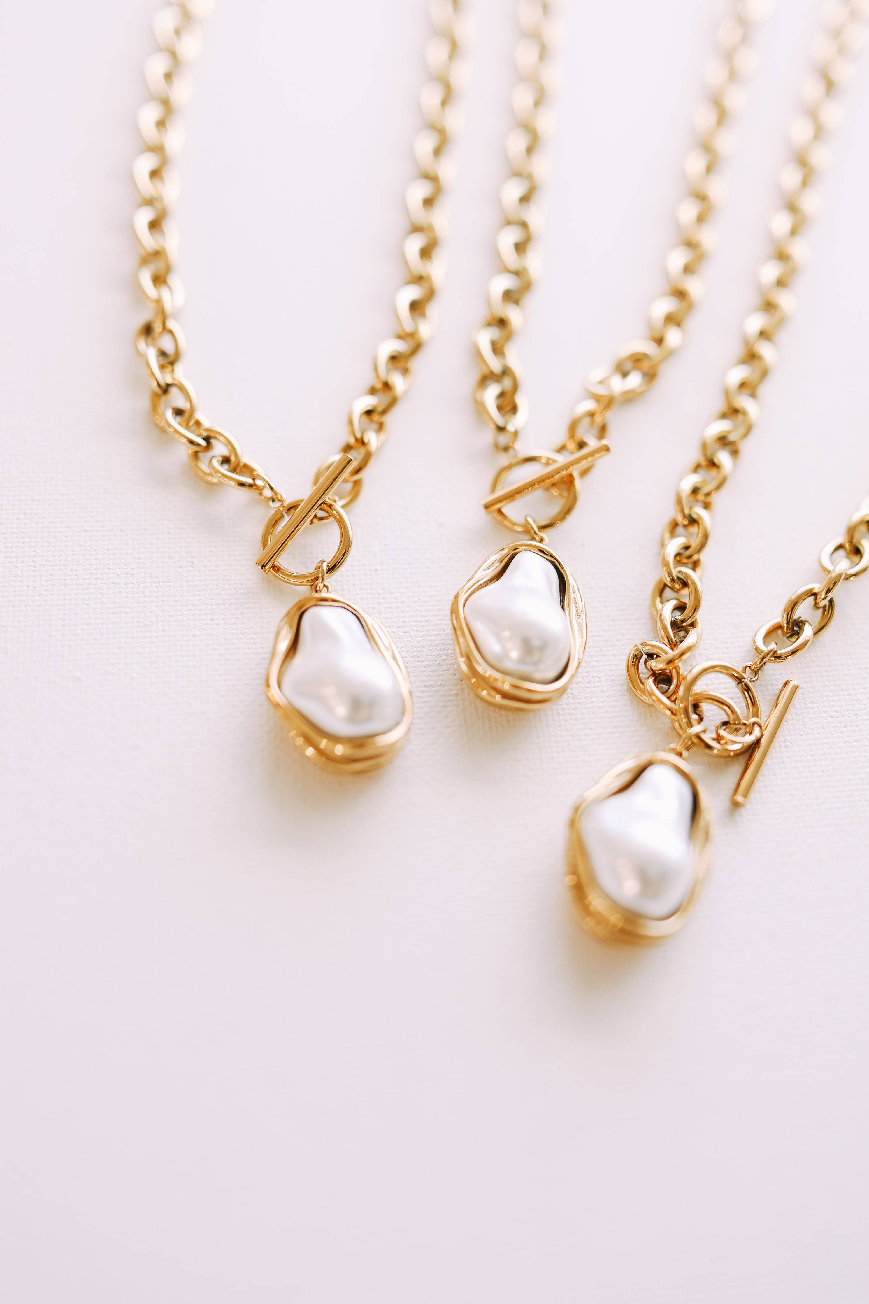 Statement Pearl Pendant Chain Necklace - Lace and Grace Boutique