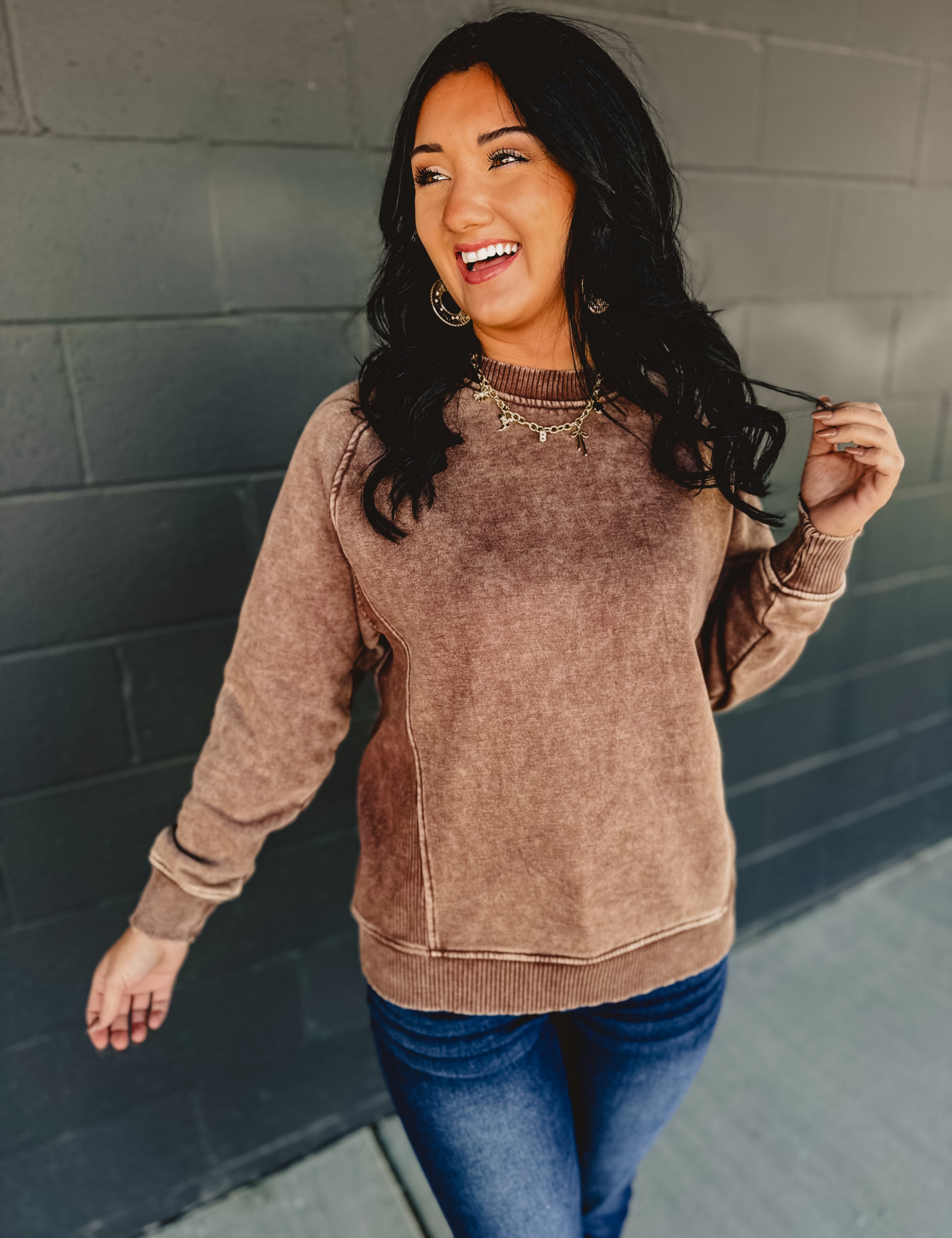 Acid washed crewneck long sleeve sweatshirt in brown.
