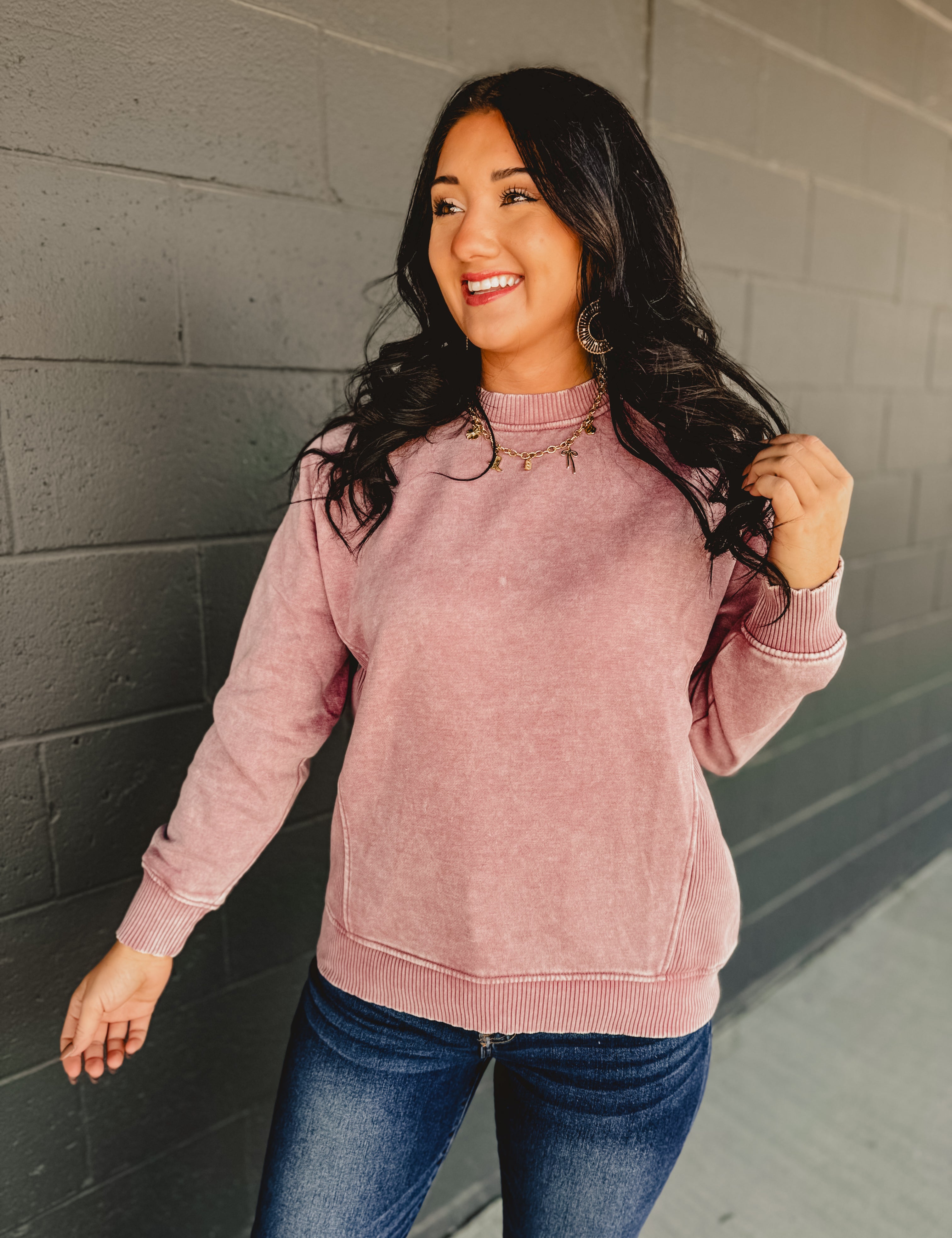 Acid Washed crewneck long sleeve sweatshirt in light rose.