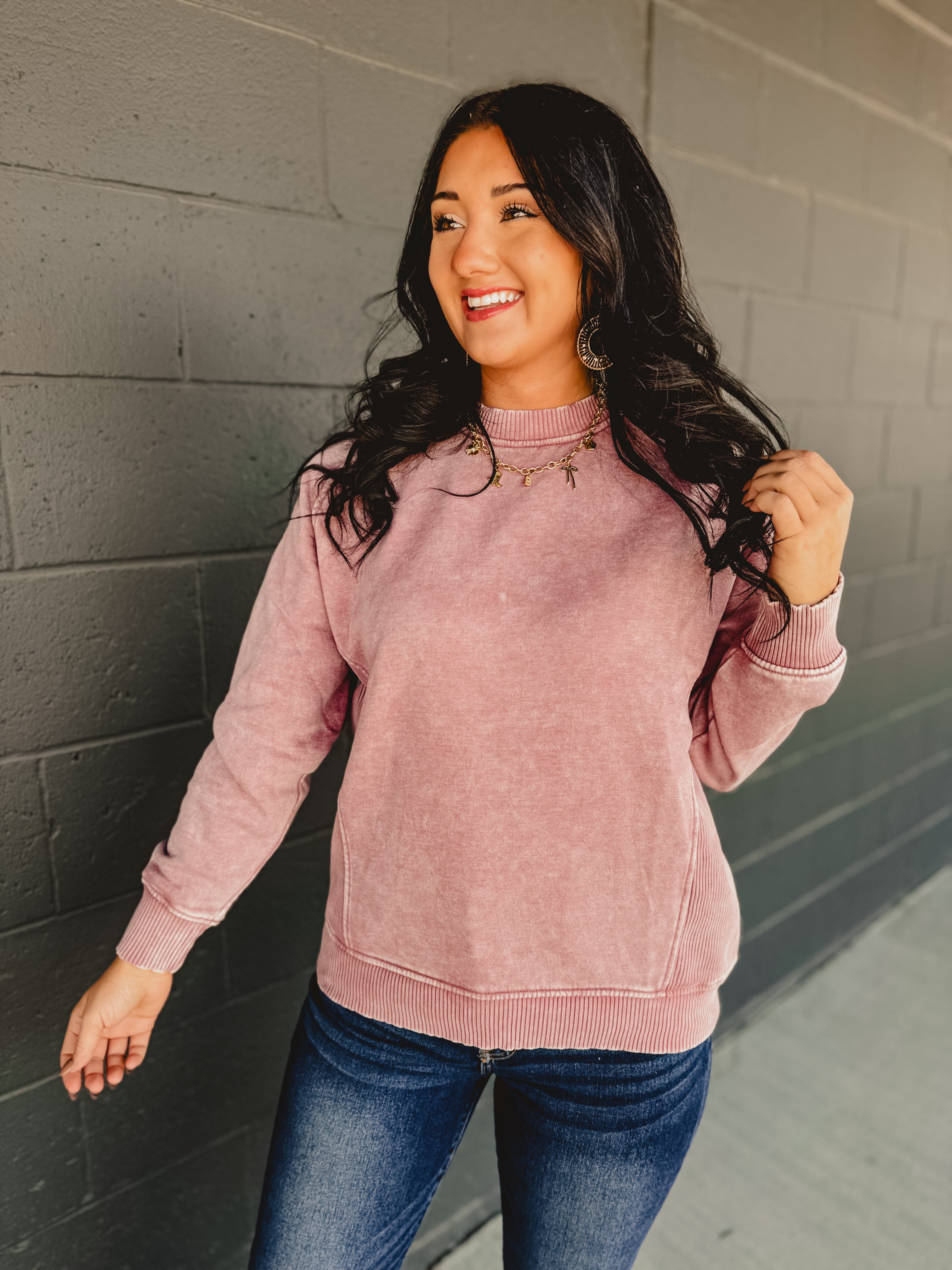 Acid Washed crewneck long sleeve sweatshirt in light rose.