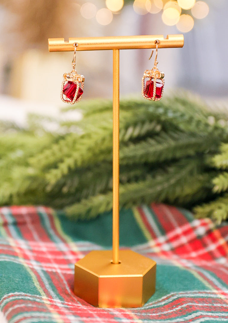 Christmas present bead drop earrings in red/gold.