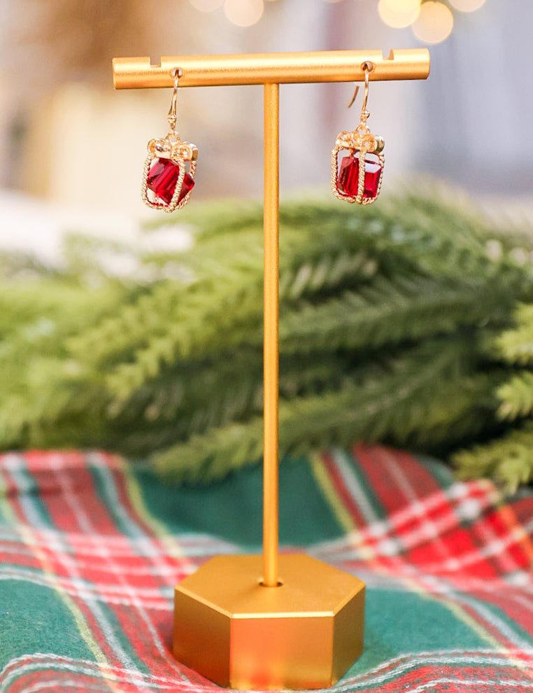 Christmas present bead drop earrings in red/gold.