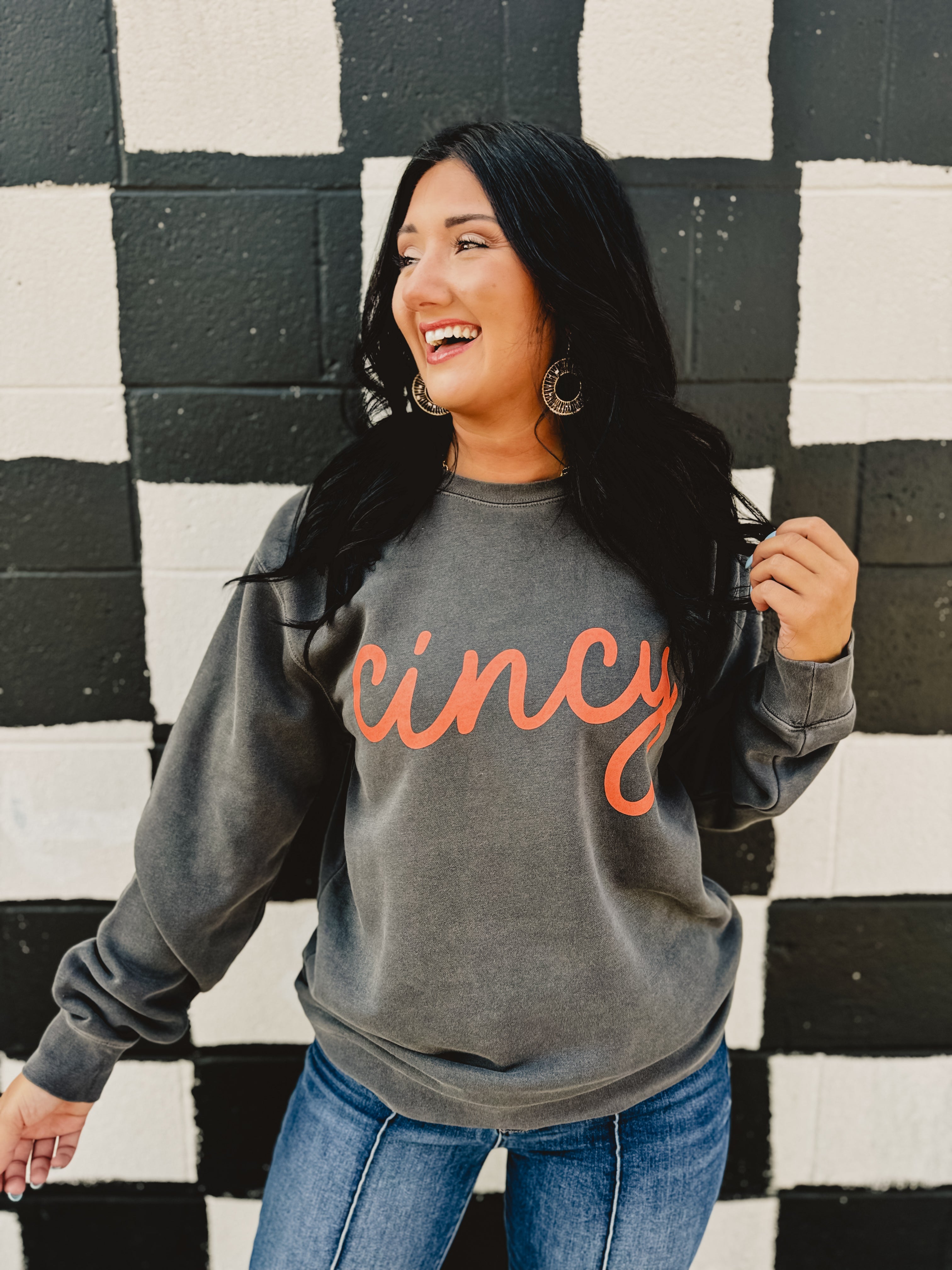 Long sleeve round neck "cincy" sweatshirt in Charcoal.