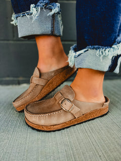birkenstock boston clog tobacco oiled leather women's Oiled leather can be recognized by its untreated surface Womens Birkenstock Boston Clogs Tobacco