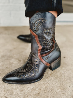 BedStu Chamise Boots - Black Teak Rustic - Lace and Grace Boutique