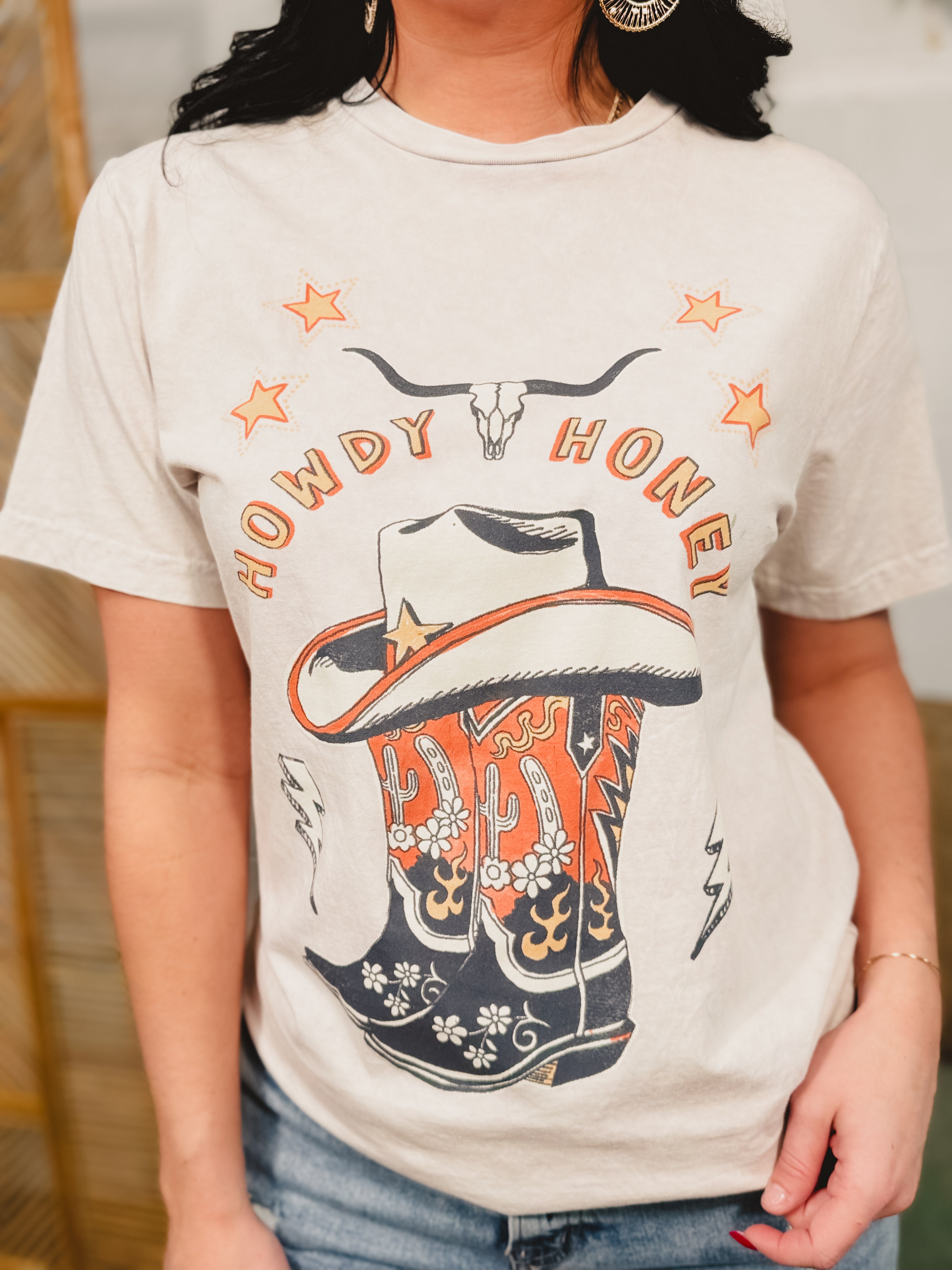 Howdy Honey Mineral Wash Graphic Tee - Off White - Lace and Grace Boutique