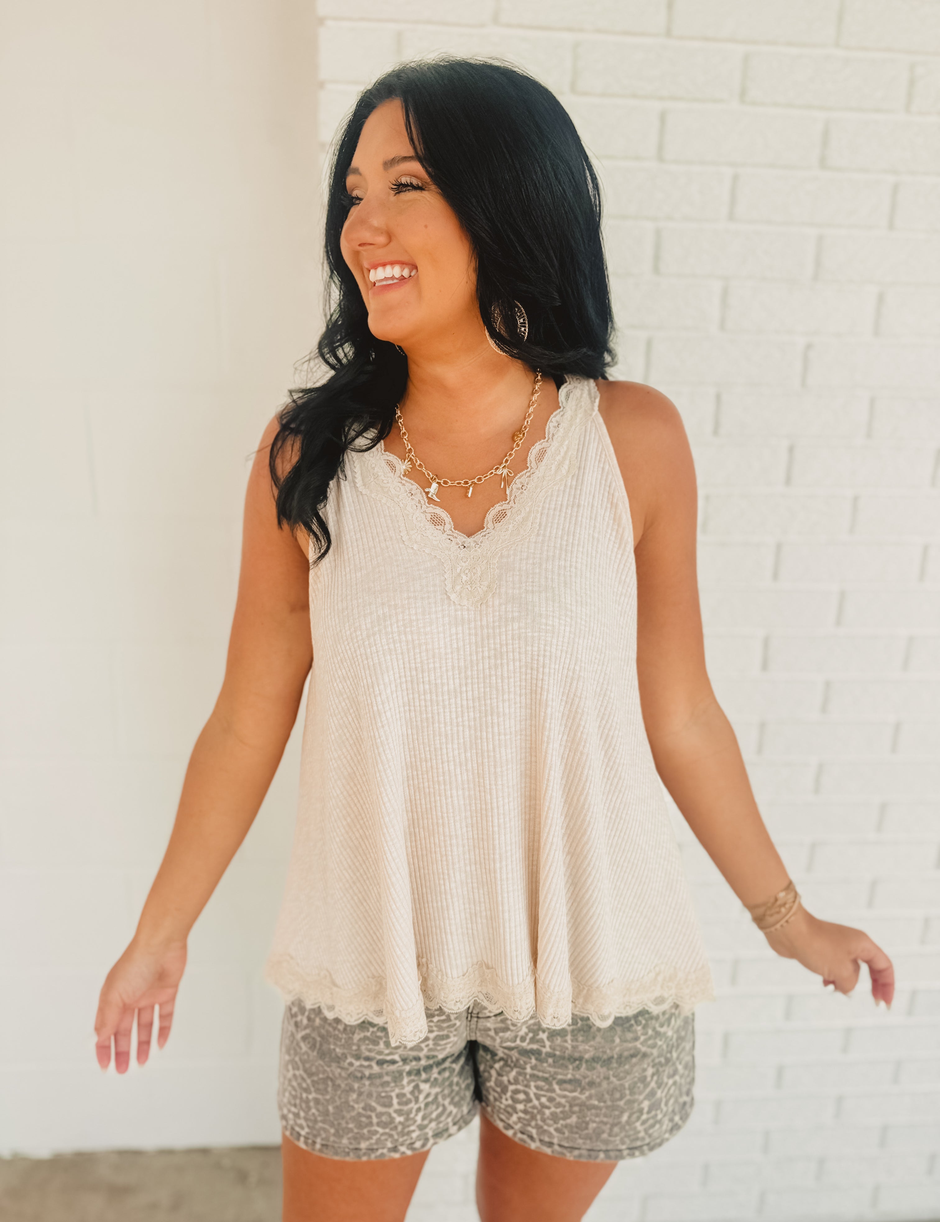 Scoop neck lace trim flowy tank top in oat.