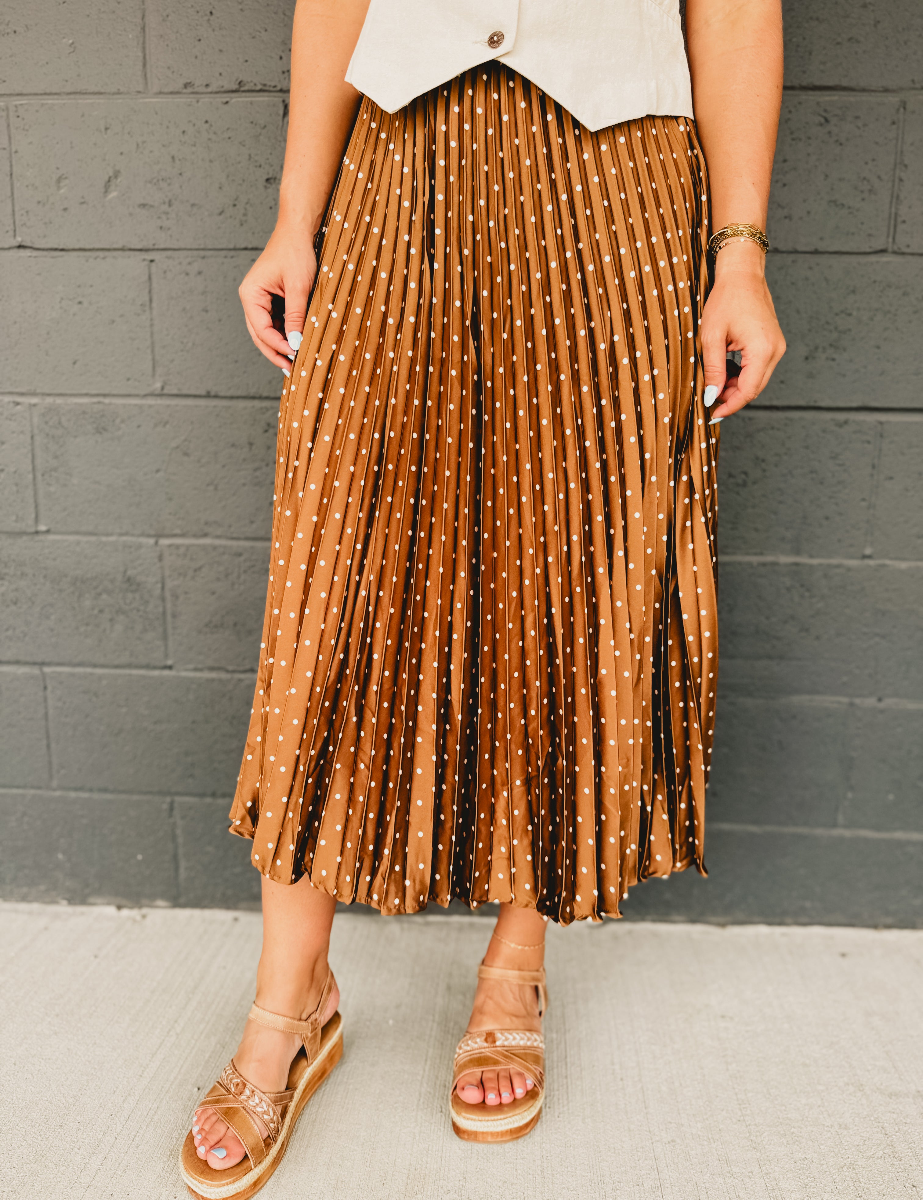 Pleated stretchy polka dot maxi skirt in mocha mousse.
