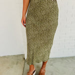 Dot printed midi skirt in the color olive with zip-up closure.